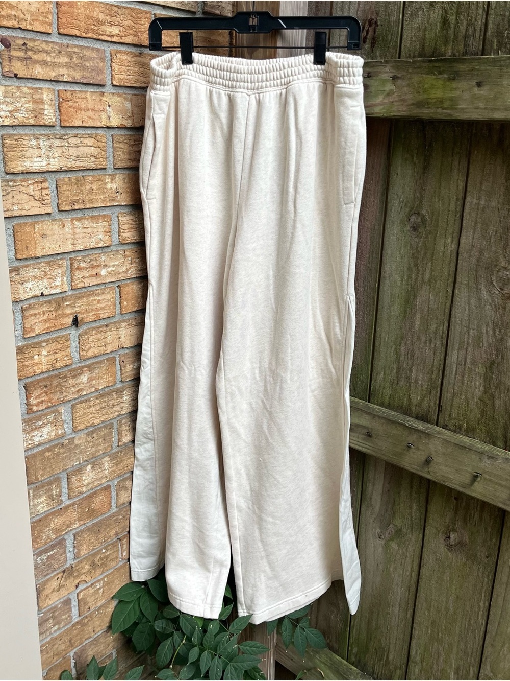 aerie Cream Wide-Leg Sweatpants with Side Pockets